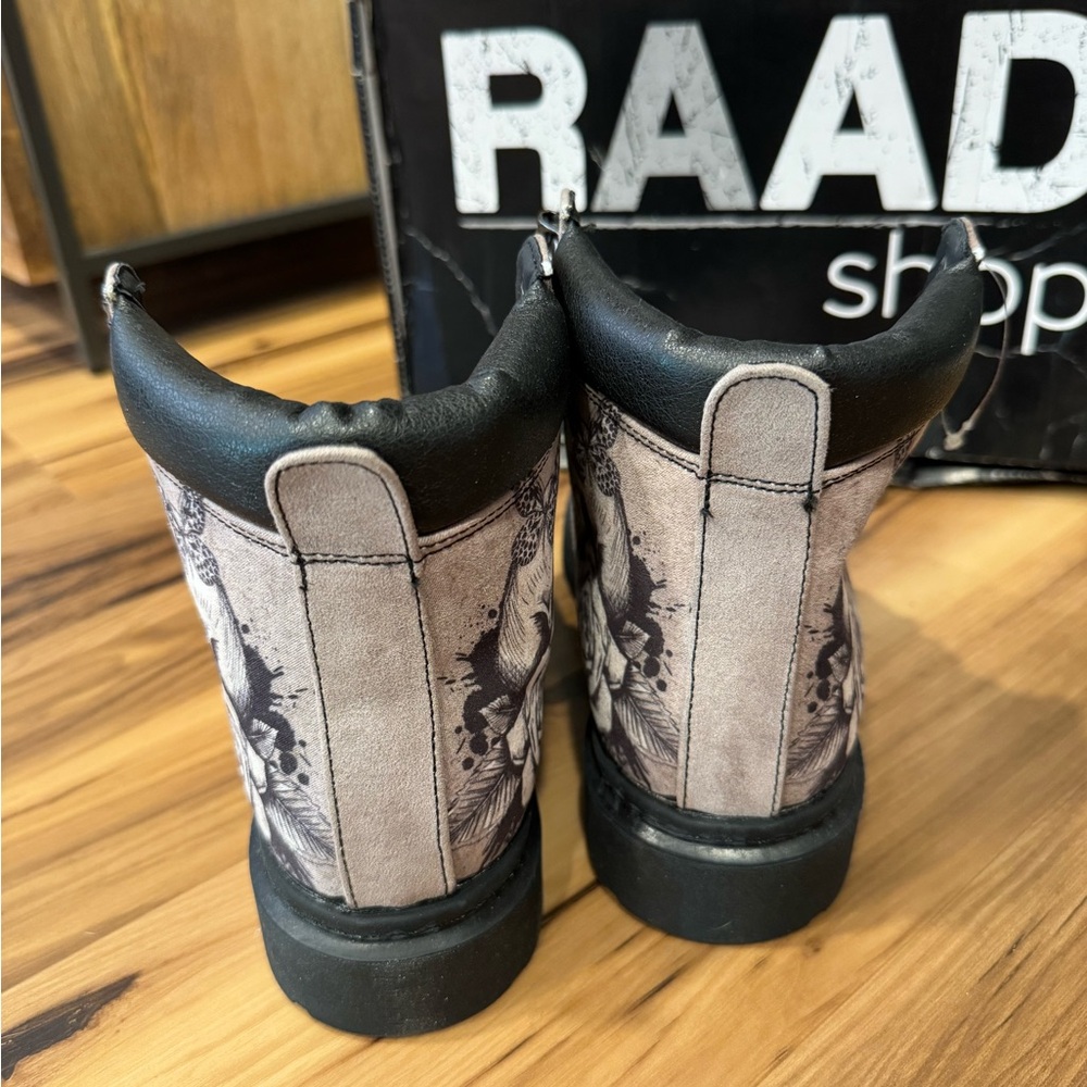 NWT Raad Combat Boots with Skull and Rose Design - Black Gray women’s 9/ men 6.5 - Picture 6 of 9
